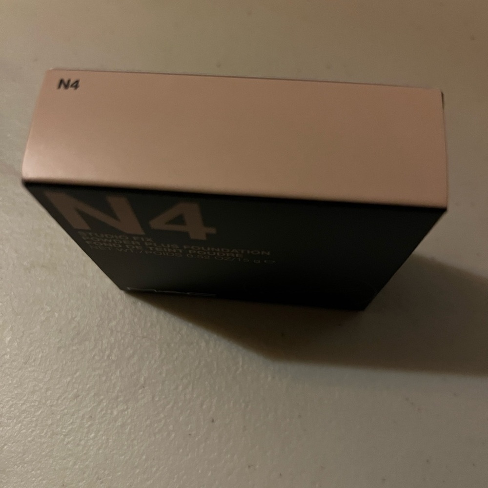 MAC Studio Fix Powder Plus Foundation Compact N4 Old Formula - Picture 2 of 2